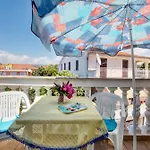 Family Friendly Seaside Brodarica, - 15270 Lejlighed Šibenik