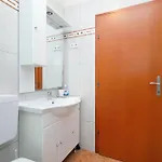 Family Friendly Seaside Brodarica, - 15270 Lejlighed Šibenik