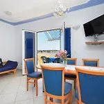 Family Friendly Seaside Brodarica, - 15270 Lejlighed *