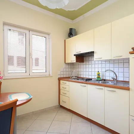 Apartment Family Friendly Seaside Brodarica, - 15270 *