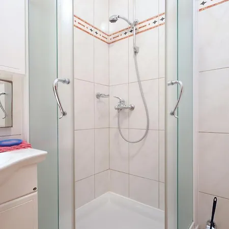Appartamento Family Friendly Seaside Brodarica, - 15270 Šibenik
