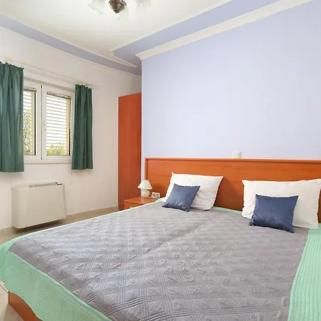 Apartment Family Friendly Seaside Brodarica, - 15270