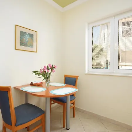 Family Friendly Seaside Brodarica, - 15270