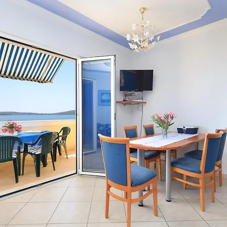Family Friendly Seaside Brodarica, - 15270 Lejlighed *