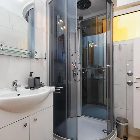Apartment Family Friendly Seaside Brodarica, - 15270 *