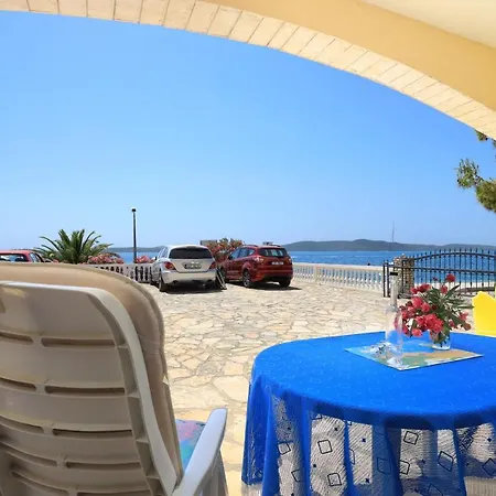 Family Friendly Seaside Brodarica, - 15270 *