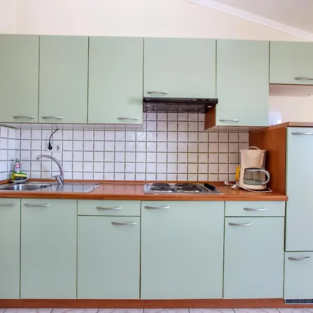 Family Friendly Seaside Brodarica, - 15270 *