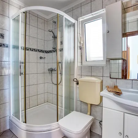 Appartamento Family Friendly Seaside Brodarica, - 15270 Šibenik