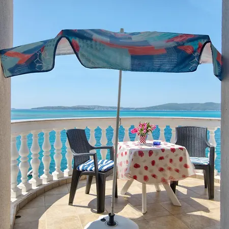 Family Friendly Seaside Brodarica, - 15270 *