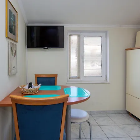 Apartment Family Friendly Seaside Brodarica, - 15270 *