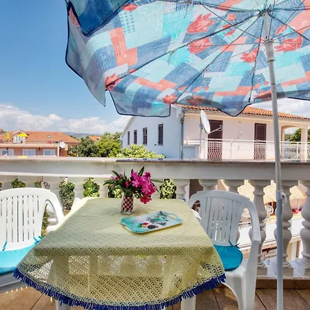 Family Friendly Seaside Brodarica, - 15270 Lejlighed Šibenik