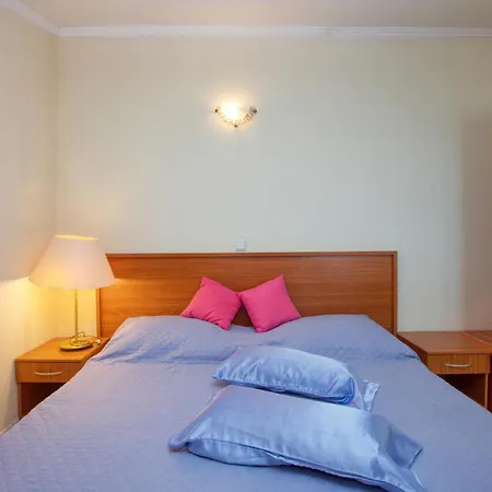 Apartment Family Friendly Seaside Brodarica, - 15270 Sibenik