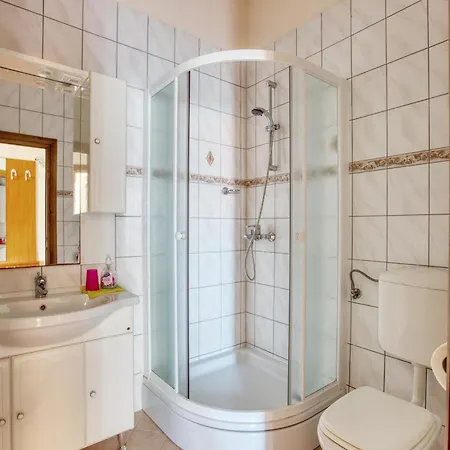 Lejlighed Family Friendly Seaside Brodarica, - 15270