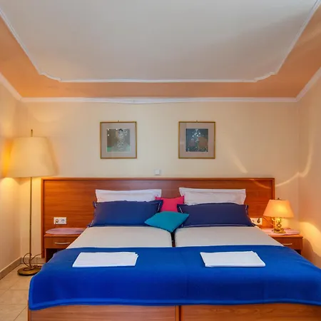 Family Friendly Seaside Brodarica, - 15270 Lejlighed Šibenik