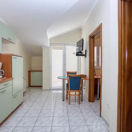 Apartment Family Friendly Seaside Brodarica, - 15270 *