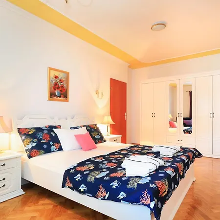 Family Friendly Seaside Brodarica, - 15270 Sibenik