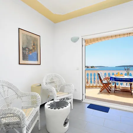 Family Friendly Seaside Brodarica, - 15270 *