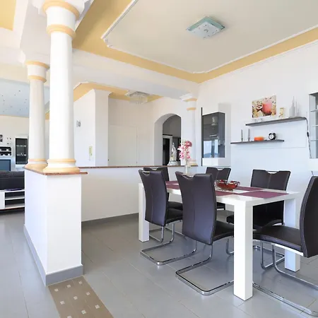 Apartment Family Friendly Seaside Brodarica, - 15270 Sibenik