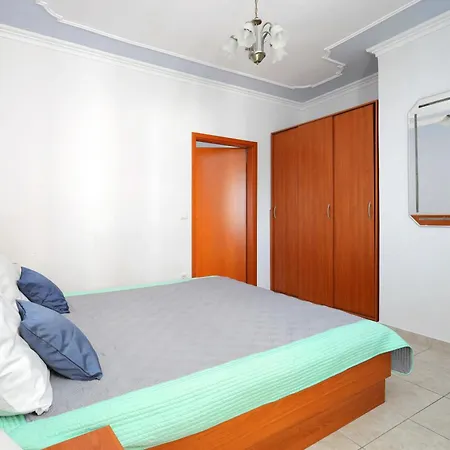 Family Friendly Seaside Brodarica, - 15270 Sibenik