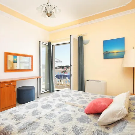 Family Friendly Seaside Brodarica, - 15270 Sibenik