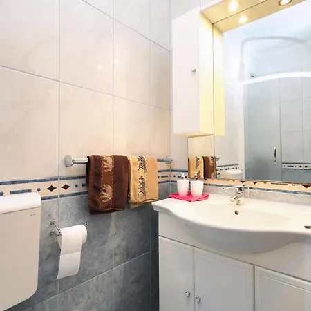 Family Friendly Seaside Brodarica, - 15270 Apartman