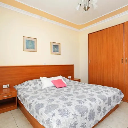 Family Friendly Seaside Brodarica, - 15270 Apartment Sibenik