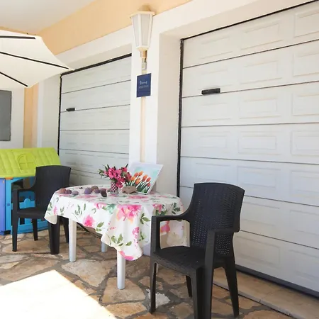 Apartment Family Friendly Seaside Brodarica, - 15270