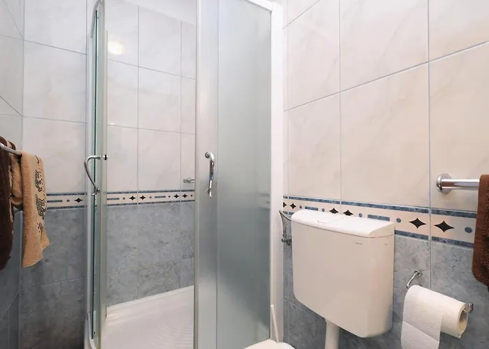 Family Friendly Seaside Brodarica, - 15270 Sibenik