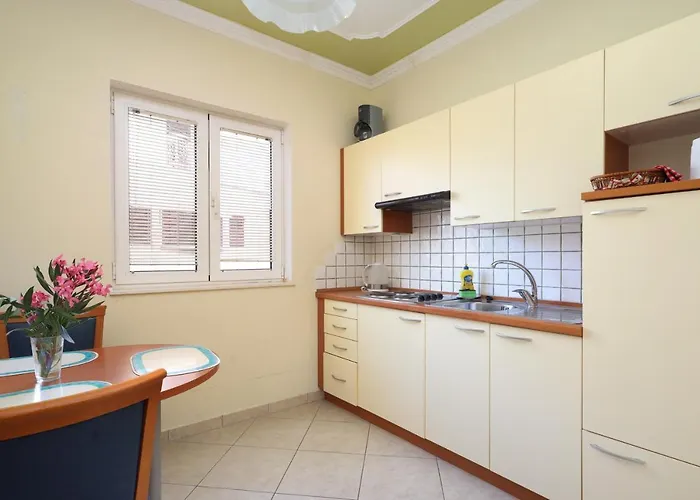 Apartman Family Friendly Seaside Brodarica, - 15270 *