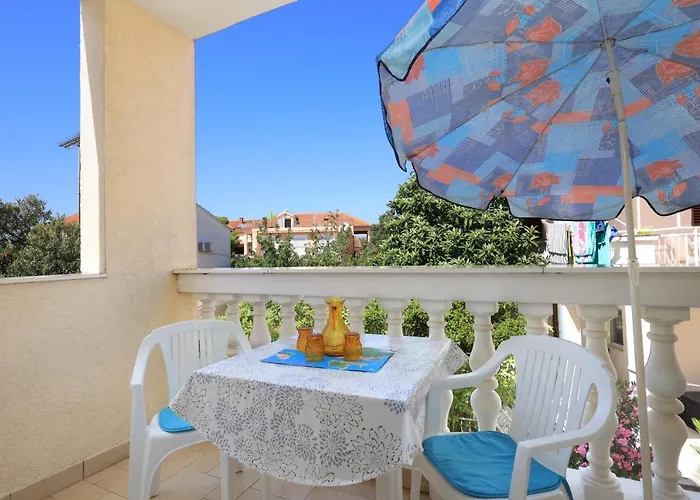 Family Friendly Seaside Brodarica, - 15270