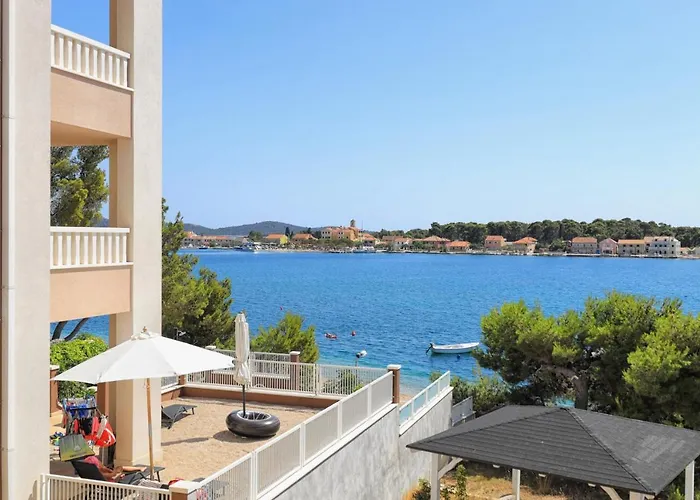 Apartman Family Friendly Seaside Brodarica, - 15270 Sibenik