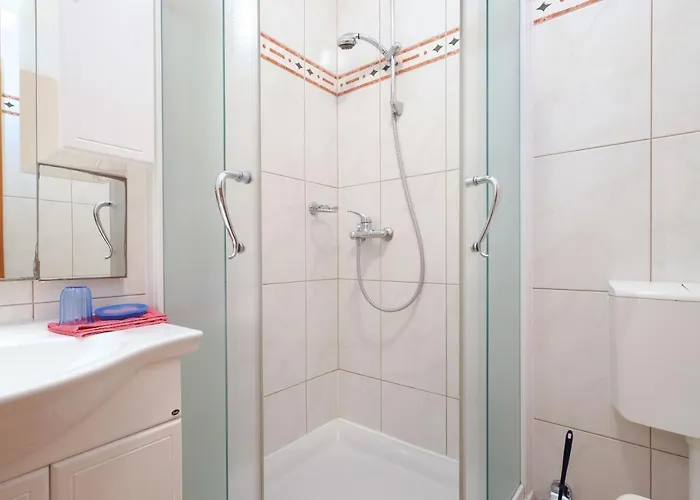 Apartment Family Friendly Seaside Brodarica, - 15270 Sibenik