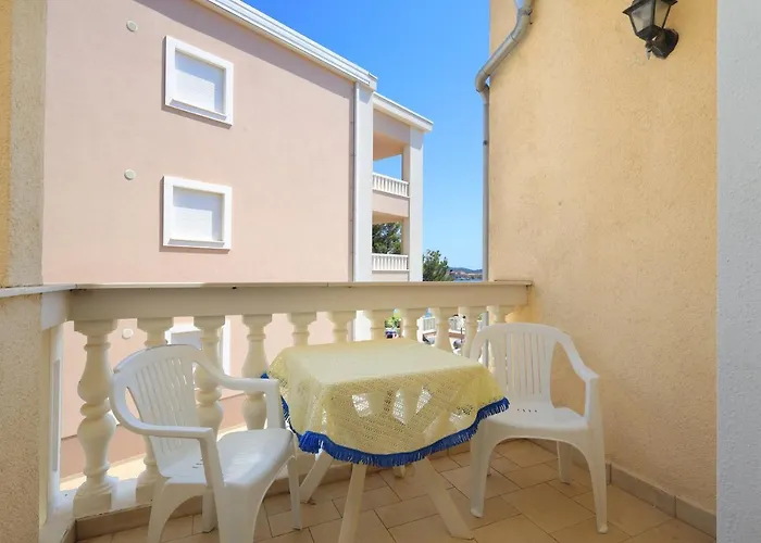 Family Friendly Seaside Brodarica, - 15270 *