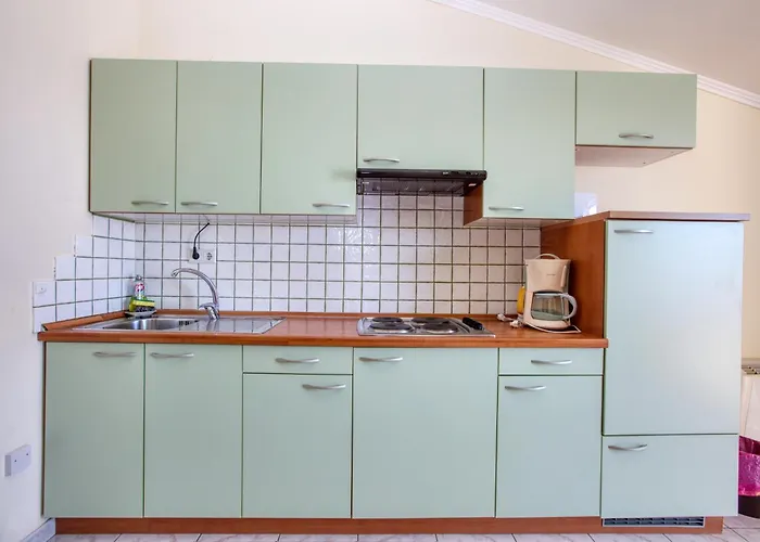 Family Friendly Seaside Brodarica, - 15270 *