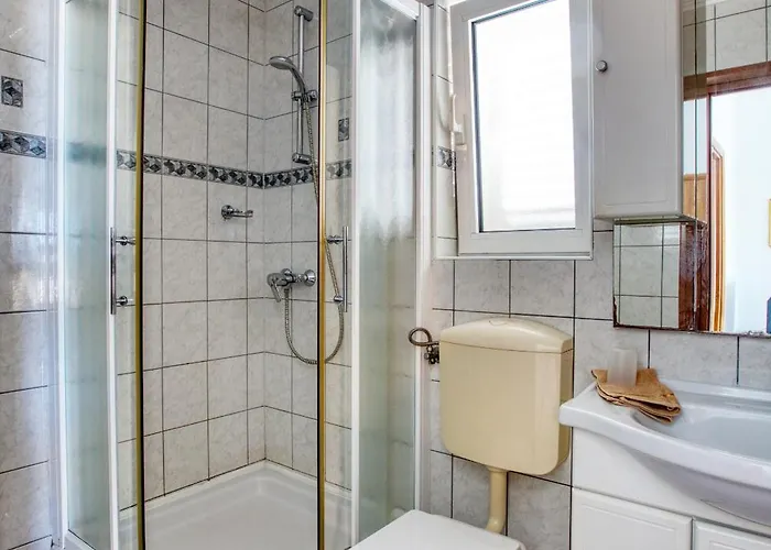 Apartment Family Friendly Seaside Brodarica, - 15270 Sibenik