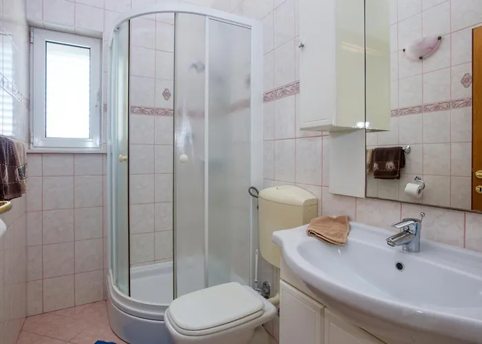 Family Friendly Seaside Brodarica, - 15270 Apartman *