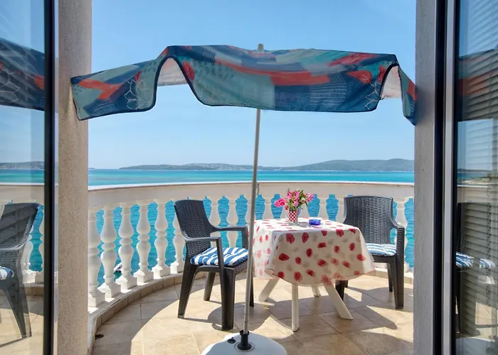 Family Friendly Seaside Brodarica, - 15270 *