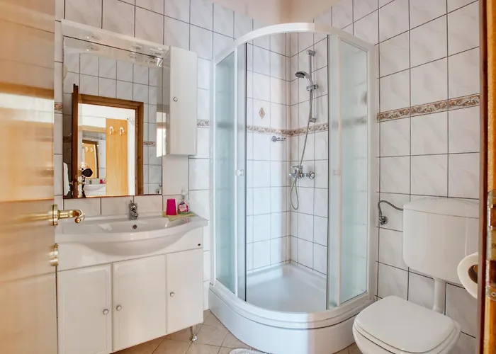 Family Friendly Seaside Brodarica, - 15270 Apartman