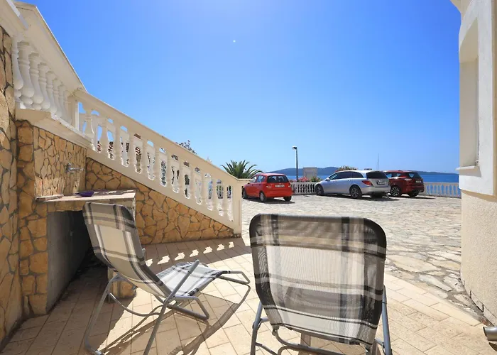 Family Friendly Seaside Brodarica, - 15270 Apartman *